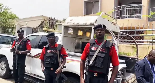 [Breaking] Alleged Fraud: EFCC Barricade Kogi Ex-Gov Yahaya Bello’s House In Abuja